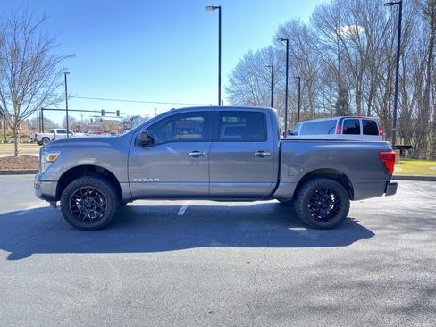 Used 2021 Nissan Titan SV image 6