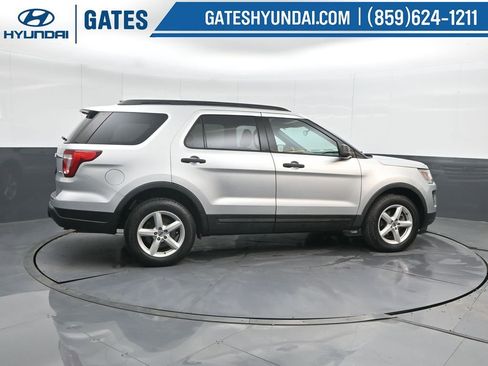 Used 2018 Ford Explorer Base image 3
