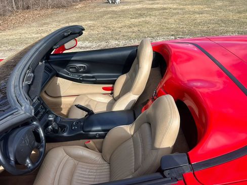 Used 2000 Chevrolet Corvette Convertible 2D w/ Memory Pkg image 11