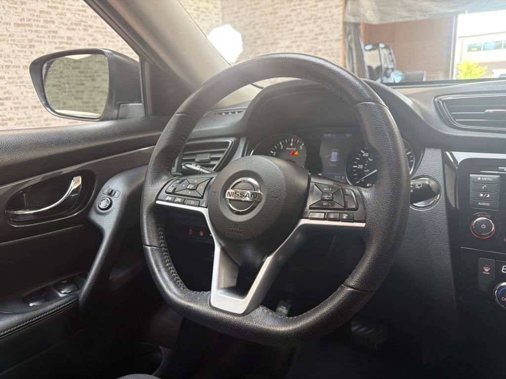 Used 2019 Nissan Rogue SV AWD/4WD image 17