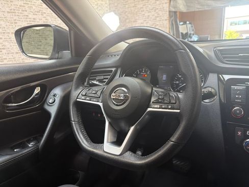 Used 2019 Nissan Rogue SV AWD/4WD image 17