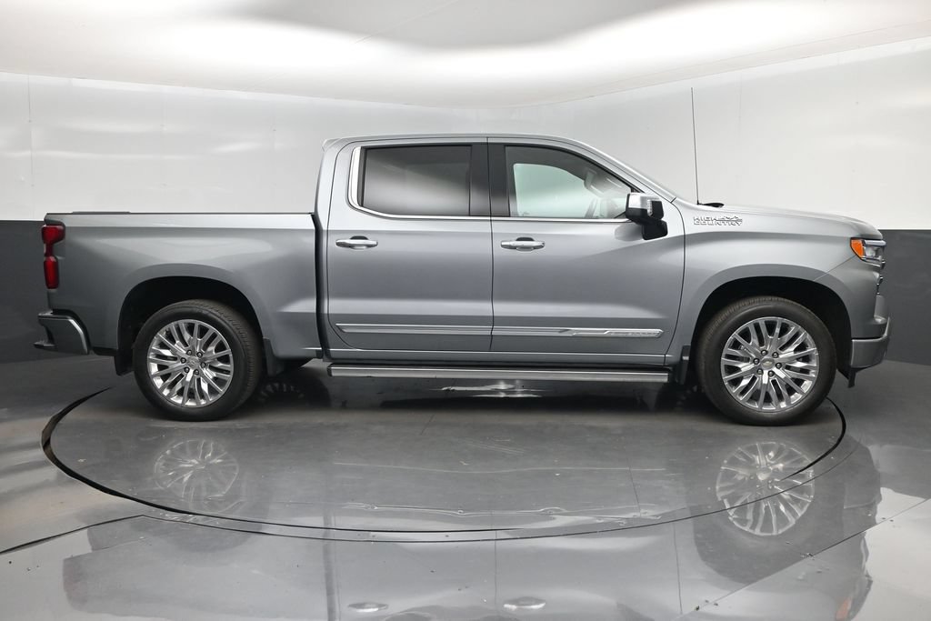 Used 2025 Chevrolet Silverado 1500 High Country w/ Technology Package AWD/4WD image 2