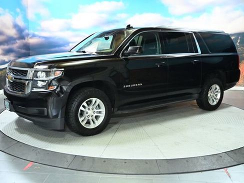 Used 2018 Chevrolet Suburban LT image 3
