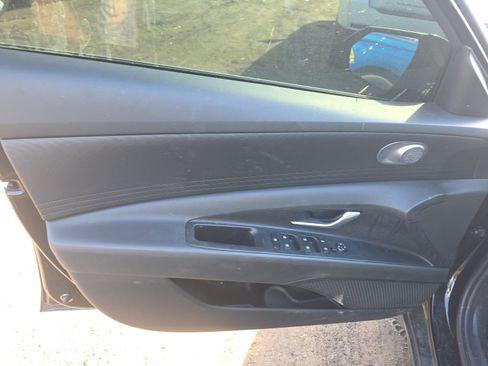 Used 2025 Hyundai Elantra SE FWD image 8