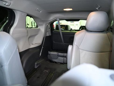 Used 2024 Toyota Sienna Limited image 23