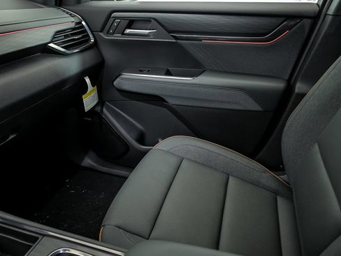New 2027 GMC Acadia AT4 w/ Luxury Package AWD/4WD image 17