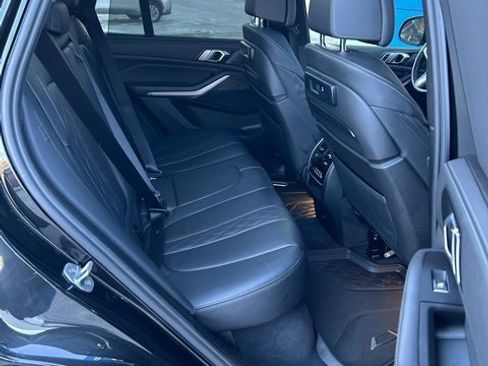 Used 2022 BMW X5 xDrive40i w/ M Sport Package image 11