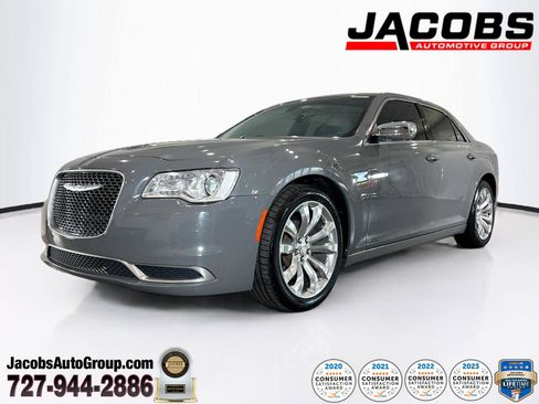 Used 2019 Chrysler 300 Touring w/ Chrome Appearance Package RWD image 1