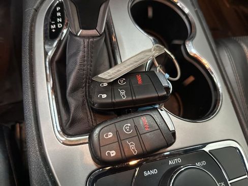 Used 2020 Jeep Grand Cherokee Limited w/ Luxury Group II image 45