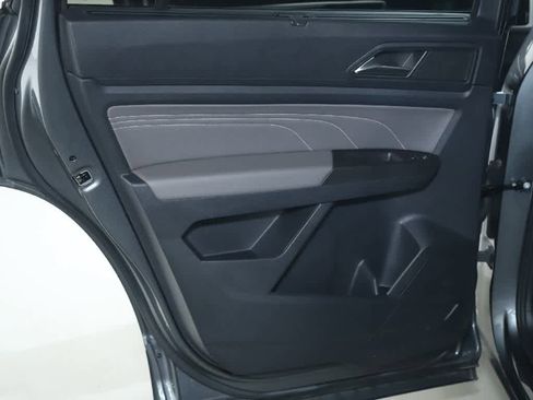 Certified 2023 Volkswagen Atlas SE image 13