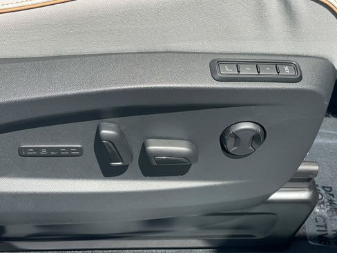 Certified 2025 Volkswagen ID. Buzz 1st Edition RWD image 30