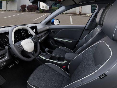 New 2025 Kia K4 GT-Line image 17