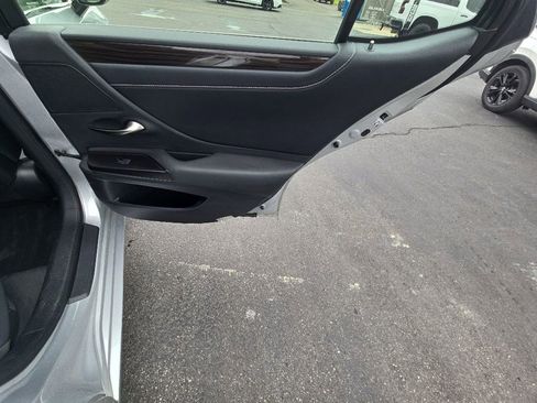 Used 2019 Lexus ES 300h w/ Premium Package FWD image 29
