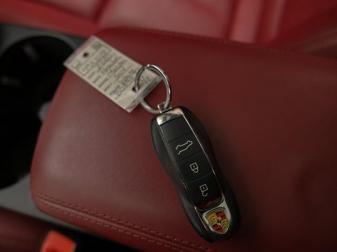 Used 2022 Porsche Macan image 38