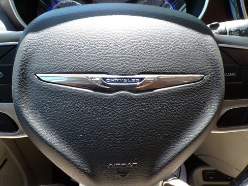 Used 2017 Chrysler Pacifica Limited FWD image 33