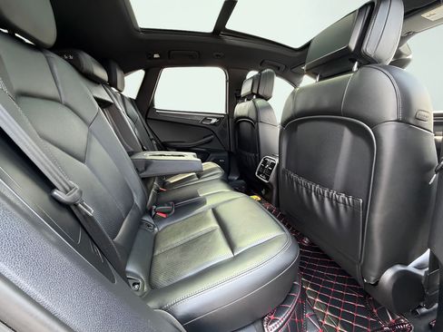 Used 2018 Porsche Macan AWD/4WD image 23