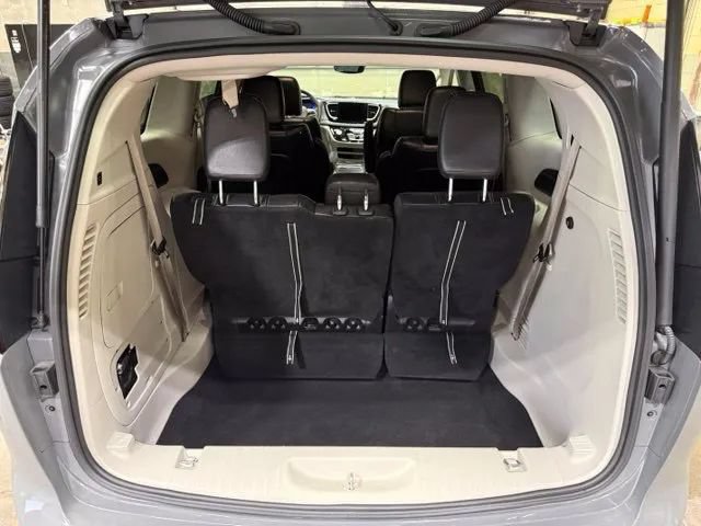 Used 2022 Chrysler Pacifica Touring-L FWD image 26