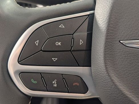 Certified 2023 Chrysler Voyager LX image 15