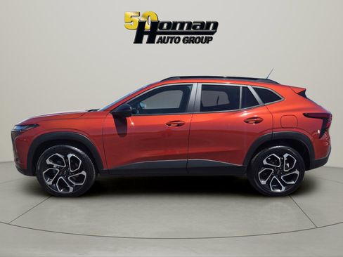 Used 2024 Chevrolet Trax RS w/ Sunroof Package FWD image 2