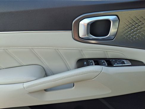 Certified 2022 Kia Sorento SX AWD/4WD image 11