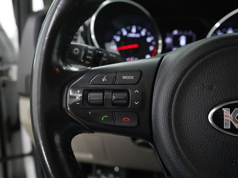 Used 2018 Kia Sedona EX FWD image 29