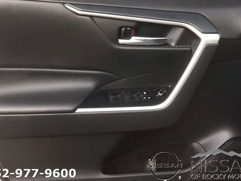 Used 2021 Toyota RAV4 XLE FWD image 10