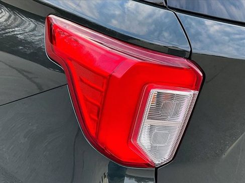 Used 2022 Ford Explorer XLT w/ Equipment Group 202A image 22