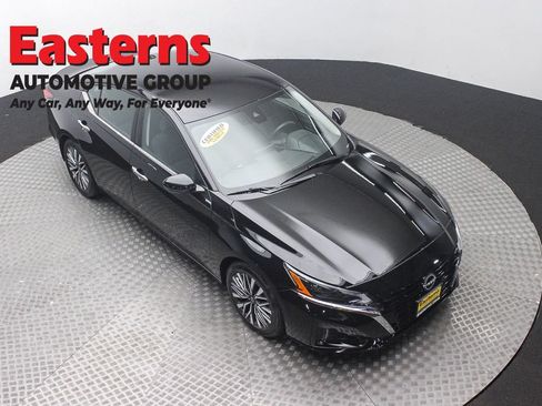 Used 2023 Nissan Altima 2.5 SV FWD image 3