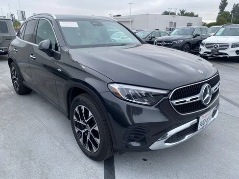 Used 2025 Mercedes-Benz GLC 350e 4MATIC image 2