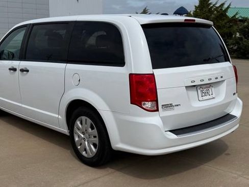 Used 2019 Dodge Grand Caravan SE w/ UConnect Hands-Free Group FWD image 5