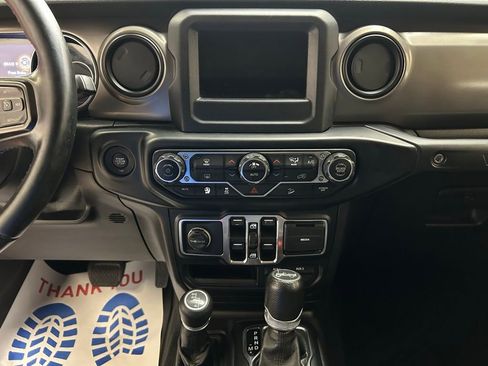 Used 2019 Jeep Wrangler Unlimited Sport S AWD/4WD image 20
