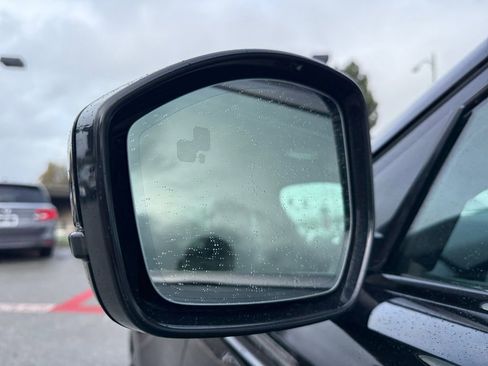 Used 2022 Land Rover Range Rover Velar R-Dynamic S image 34