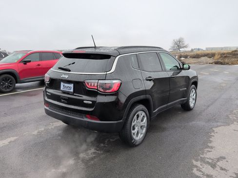 Used 2024 Jeep Compass Latitude image 7