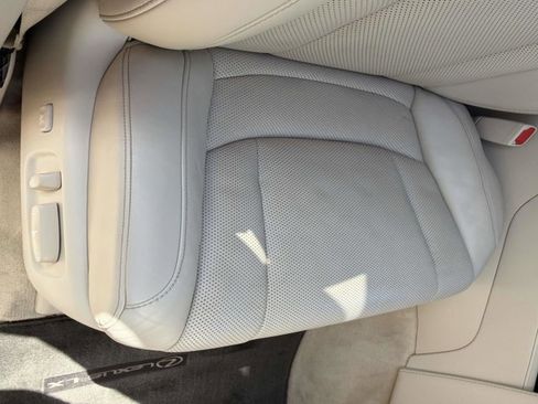 Used 2018 Lexus LX 570 4WD w/ Luxury Package image 19