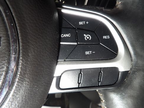 Used 2018 Jeep Compass Latitude w/ Popular Equipment Group AWD/4WD image 21