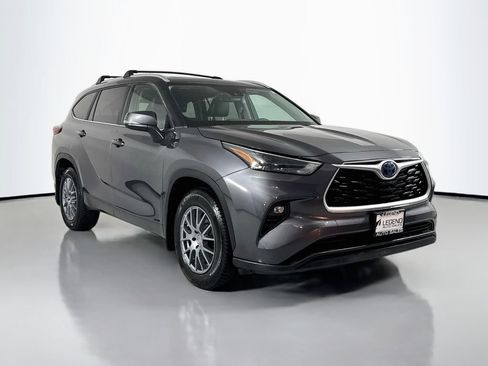 Used 2023 Toyota Highlander XLE AWD/4WD image 4