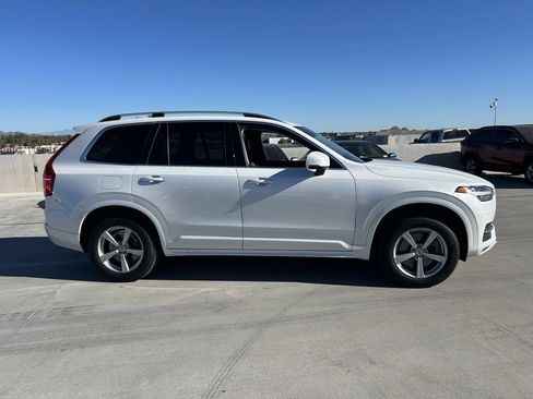 Used 2019 Volvo XC90 T5 Momentum w/ Multimedia Package image 3