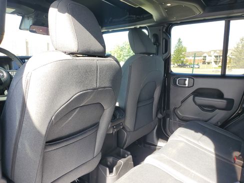 Used 2024 Jeep Wrangler Sport S image 9