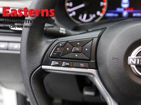 Used 2025 Nissan Altima 2.5 SV FWD image 15