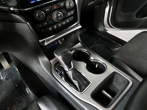 Used 2020 Jeep Grand Cherokee Altitude RWD image 18