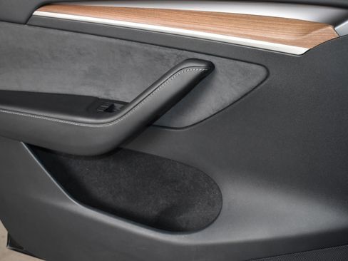 Used 2022 Tesla Model Y Performance image 18