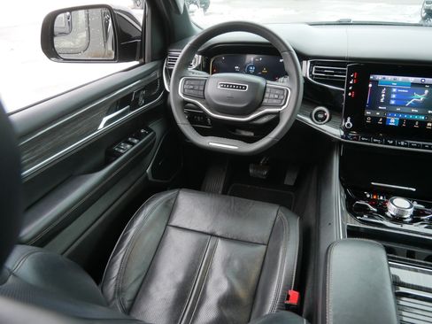 Used 2022 Jeep Wagoneer Series III w/ Rear Seat Video Group 1 image 9