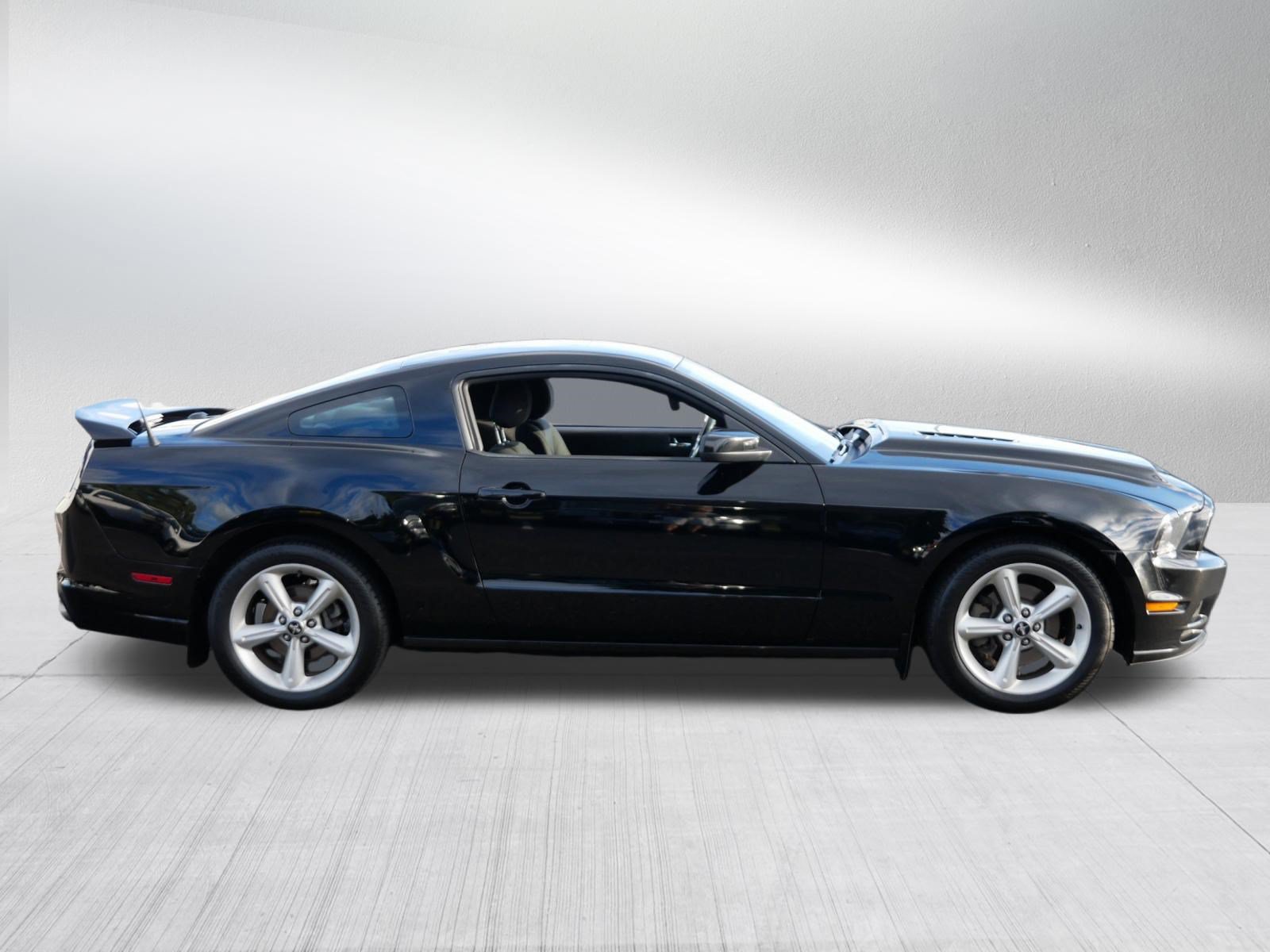 Used 2014 Ford Mustang Premium RWD image 8
