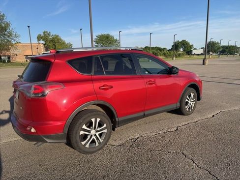 Used 2016 Toyota RAV4 LE FWD image 10