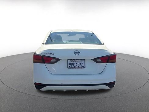 Used 2025 Nissan Altima 2.5 SV FWD image 12