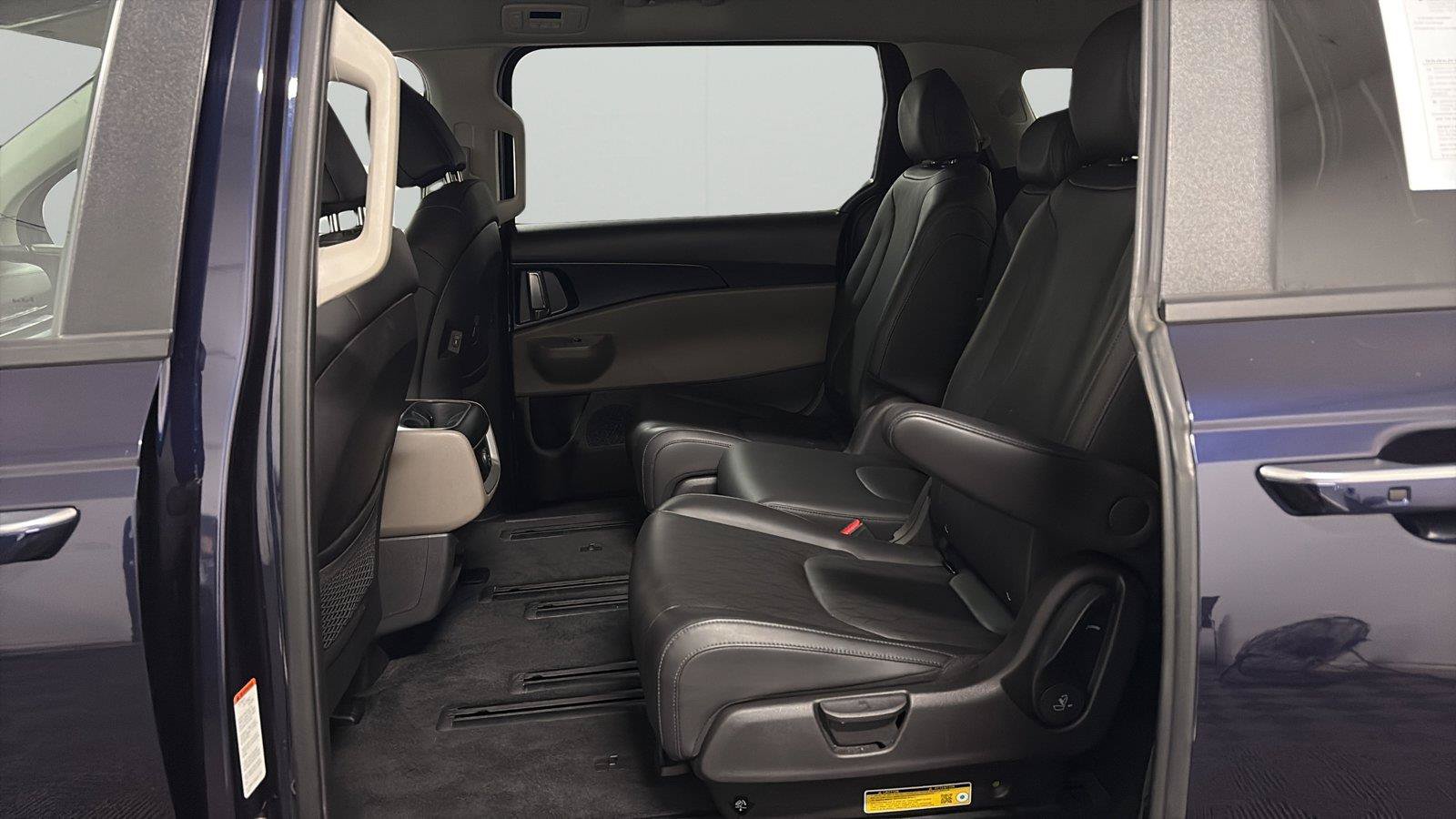 Used 2026 Kia Carnival LXS FWD image 11