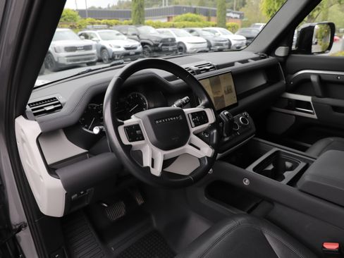 Certified 2023 Land Rover Defender 130 SE AWD/4WD image 18