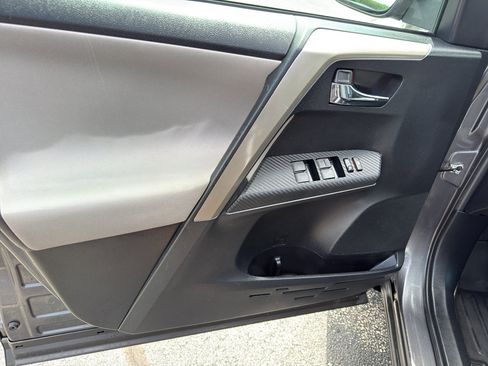 Used 2015 Toyota RAV4 XLE AWD/4WD image 13