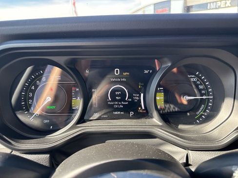 Used 2025 Jeep Wrangler Unlimited Sahara w/ Safety Group AWD/4WD image 24