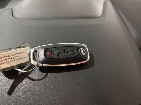 Used 2026 Nissan Rogue SL AWD/4WD image 18